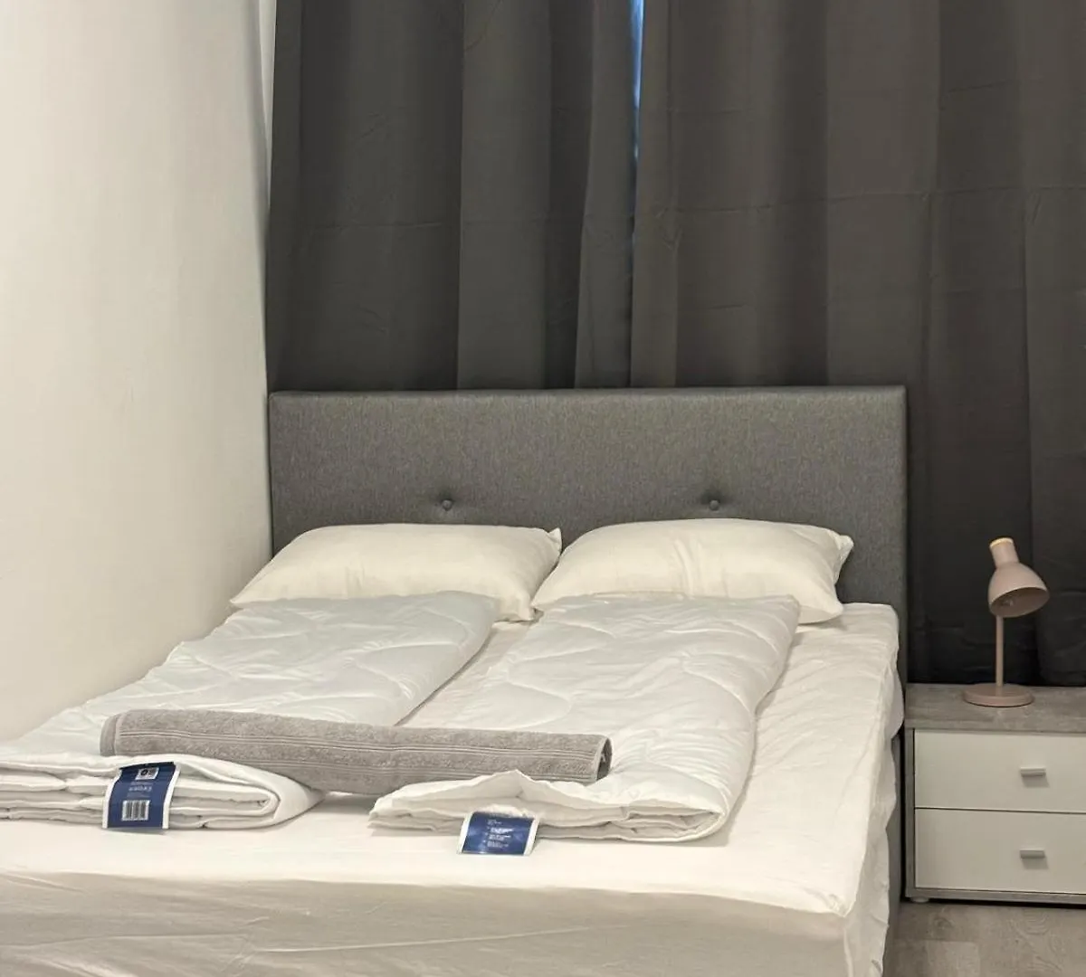 הקונטקטים של Hernals Hotel